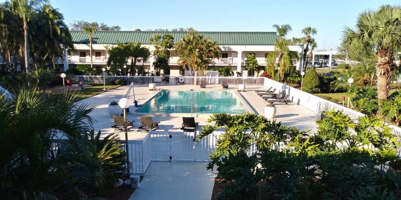 Surestay Plus Hotel By Best Western Clearwater Central Esterno foto